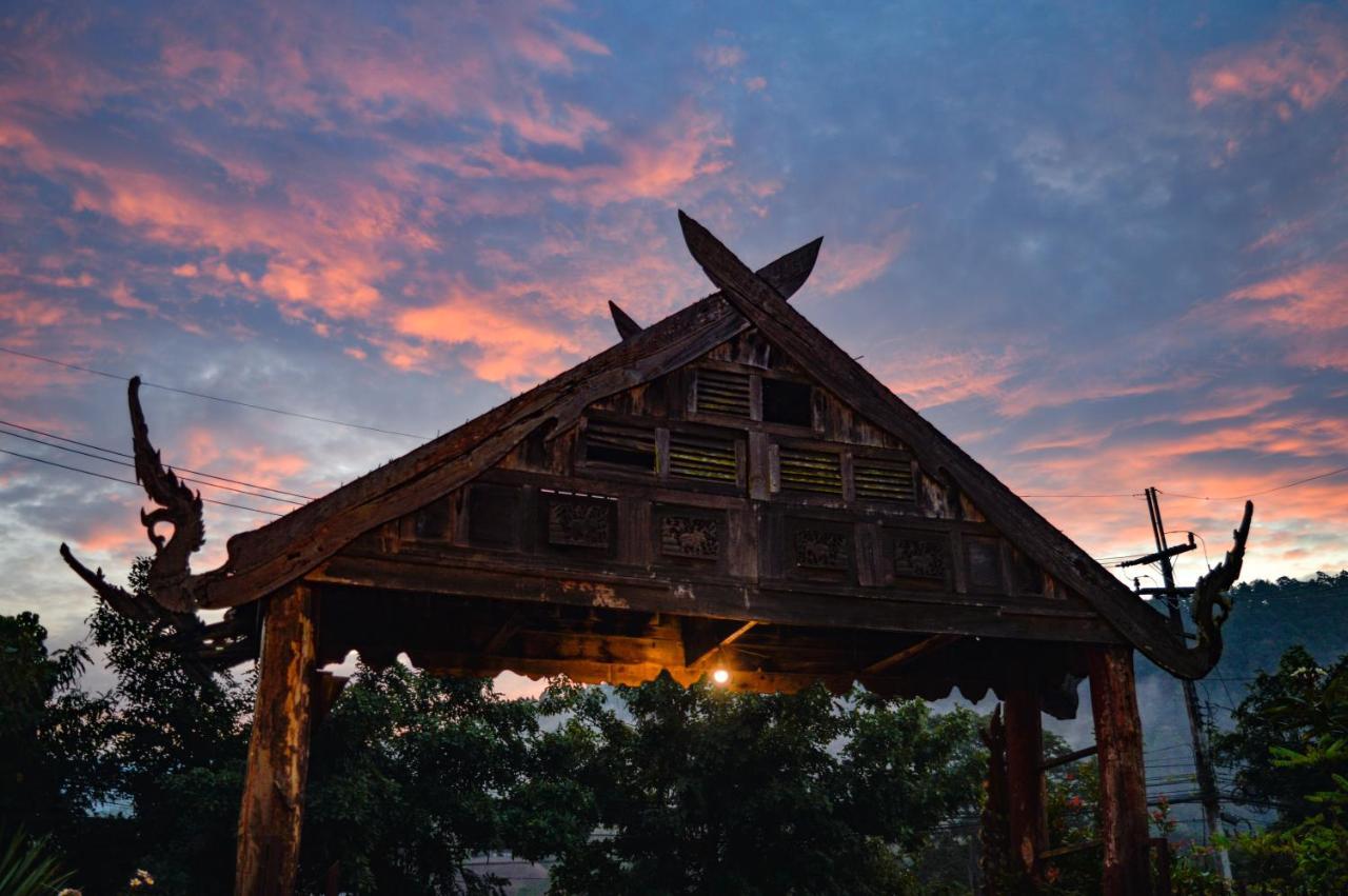 Crossroads House Hotel Mae Hong Son Exterior photo